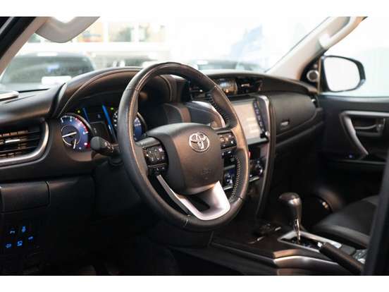 TOYOTA-HILUX SW4-2022