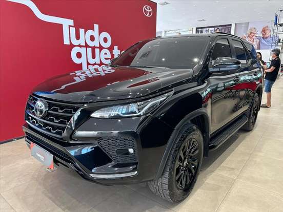TOYOTA-HILUX SW4-2.8 D-4D TURBO DIESEL SRX 7L 4X4 AUTOMÁTICO TOYOTA-HILUX SW4-2023