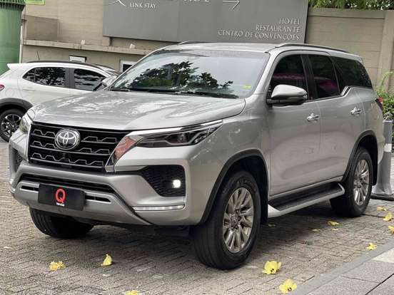 TOYOTA-HILUX SW4-2022