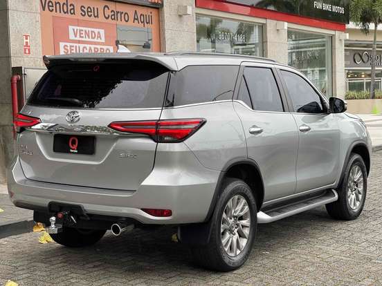 TOYOTA-HILUX SW4-2022