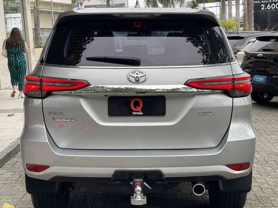TOYOTA-HILUX SW4-2022
