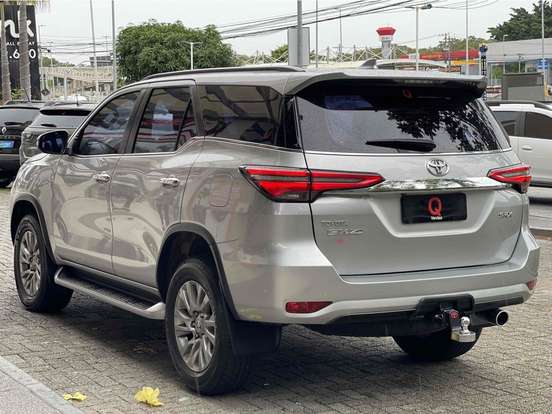 TOYOTA-HILUX SW4-2022