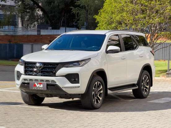 TOYOTA-HILUX SW4-2023