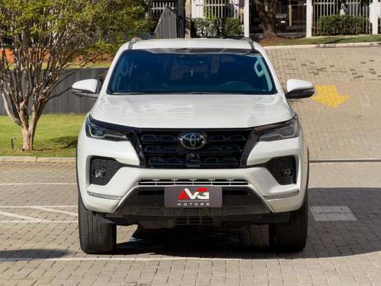 TOYOTA-HILUX SW4-2.8 D-4D TURBO DIESEL SRX 7L 4X4 AUTOMÁTICO TOYOTA-HILUX SW4-2023