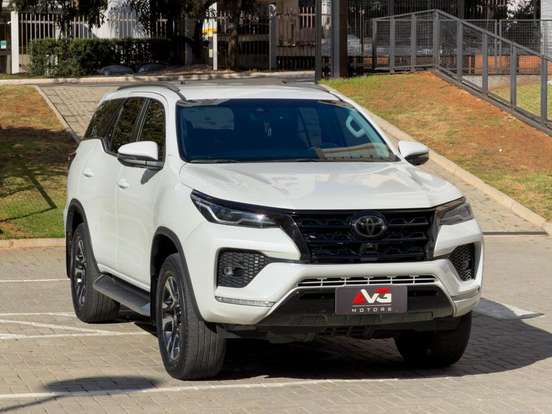 TOYOTA-HILUX SW4-2023
