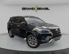 TOYOTA HILUX SW4 2.8 D-4D TURBO DIESEL SRX 7L 4X4 AUTOMÁTICO TOYOTA HILUX SW4 2.8 D-4D TURBO DIESEL SRX 7L 4X4 AUTOMÁTICO