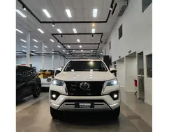 TOYOTA HILUX SW4 2.8 D-4D TURBO DIESEL SRX 7L 4X4 AUTOMÁTICO TOYOTA HILUX SW4 2.8 D-4D TURBO DIESEL SRX 7L 4X4 AUTOMÁTICO