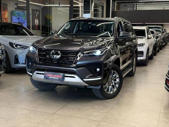TOYOTA HILUX SW4 2.8 D-4D TURBO DIESEL SRX 7L 4X4 AUTOMÁTICO