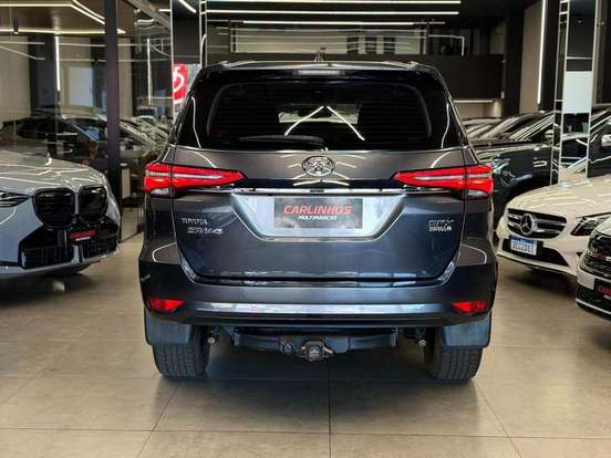 TOYOTA-HILUX SW4-2.8 D-4D TURBO DIESEL SRX 7L 4X4 AUTOMÁTICO TOYOTA-HILUX SW4-2023