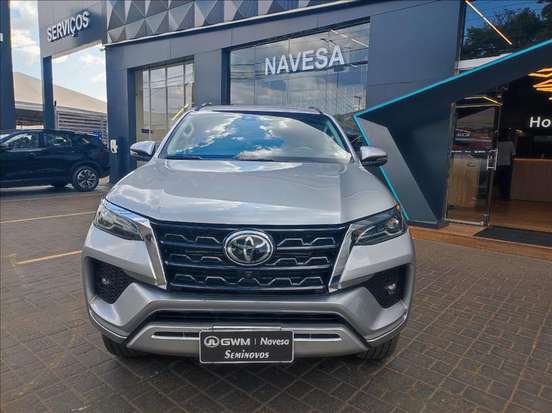 TOYOTA-HILUX SW4-2.8 D-4D TURBO DIESEL SRX 7L 4X4 AUTOMÁTICO TOYOTA-HILUX SW4-2023