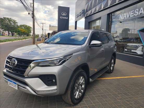 TOYOTA-HILUX SW4-2023