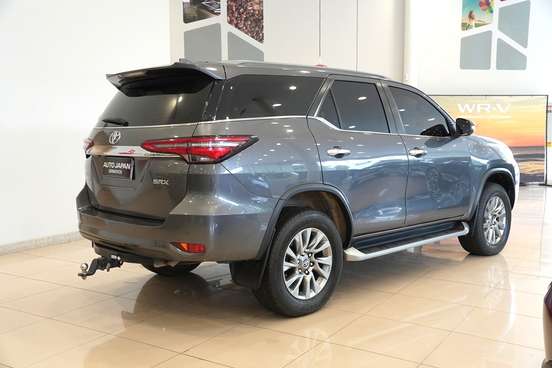TOYOTA-HILUX SW4-2022
