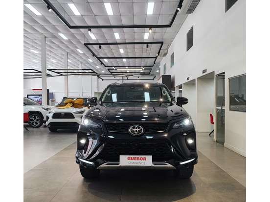 TOYOTA-HILUX SW4-2.8 D-4D TURBO DIESEL SRX PLATINUM 4X4 AUTOMÁTICO TOYOTA-HILUX SW4-2025