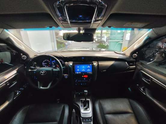 TOYOTA-HILUX SW4-2025