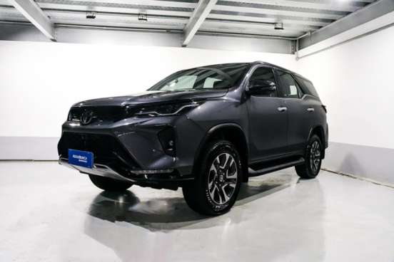 TOYOTA-HILUX SW4-2024