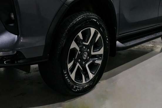 TOYOTA-HILUX SW4-2024