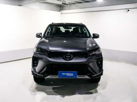 TOYOTA-HILUX SW4-2.8 D-4D TURBO DIESEL SRX PLATINUM 4X4 AUTOMÁTICO TOYOTA-HILUX SW4-2024