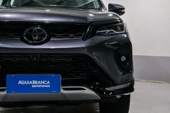 TOYOTA-HILUX SW4-2024
