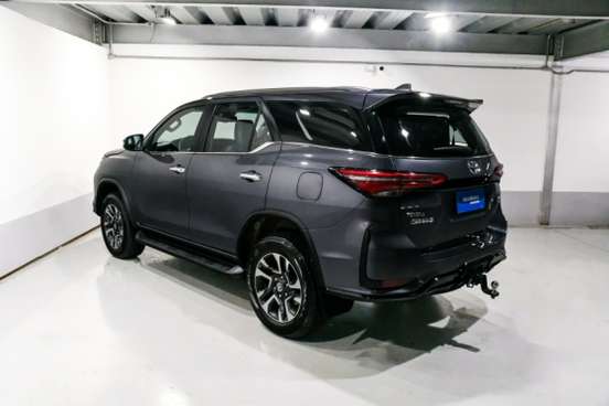 TOYOTA-HILUX SW4-2024