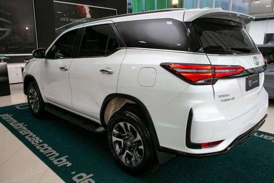 TOYOTA-HILUX SW4-2026