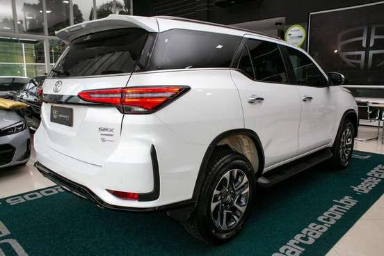 TOYOTA-HILUX SW4-2026
