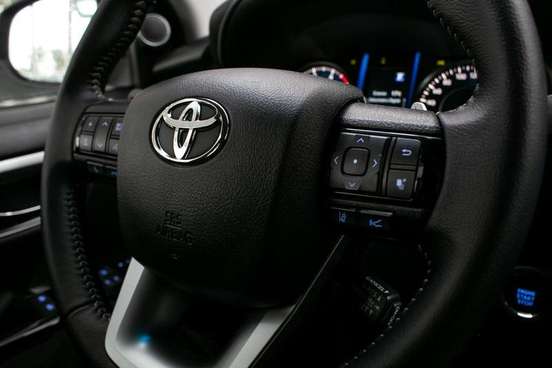 TOYOTA-HILUX SW4-2026