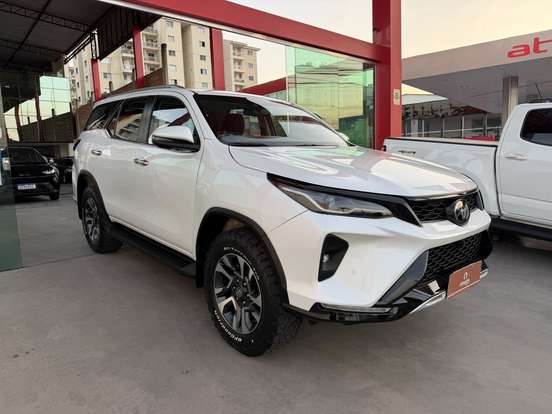 TOYOTA-HILUX SW4-2025