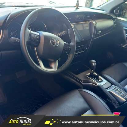 TOYOTA-HILUX SW4-2.8 D-4D TURBO DIESEL SRX PLATINUM 7L 4X4 AUTOMÁTICO TOYOTA-HILUX SW4-2024
