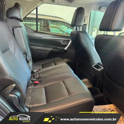 TOYOTA-HILUX SW4-2024