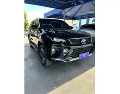 TOYOTA HILUX SW4 2.8 D-4D TURBO DIESEL SRX PLATINUM 7L 4X4 AUTOMÁTICO TOYOTA HILUX SW4 2.8 D-4D TURBO DIESEL SRX PLATINUM 7L 4X4 AUTOMÁTICO