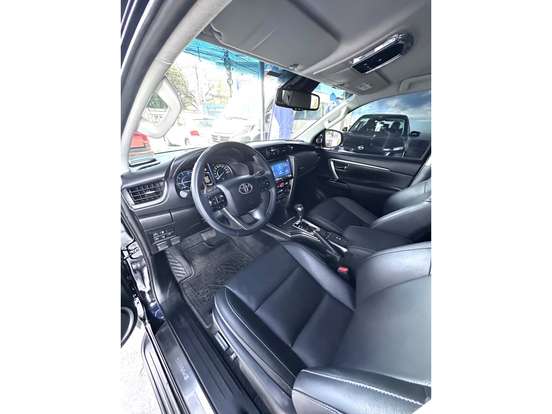TOYOTA-HILUX SW4-2025