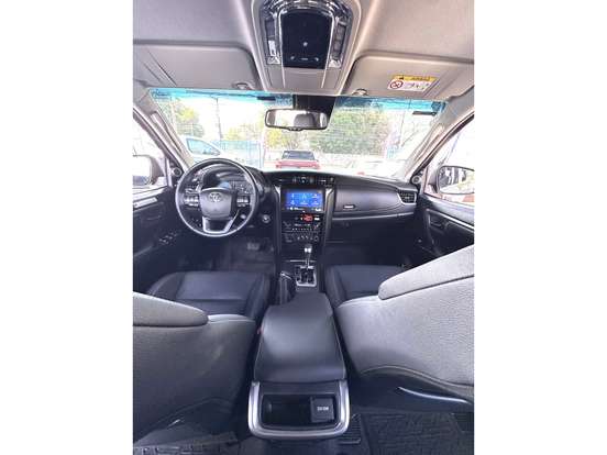 TOYOTA-HILUX SW4-2025