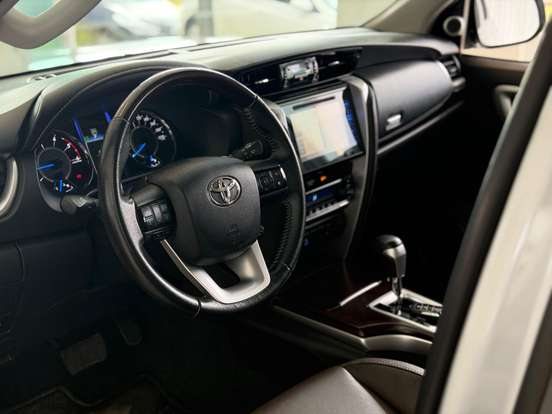 TOYOTA-HILUX SW4-2018