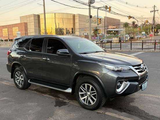 TOYOTA-HILUX SW4-2017