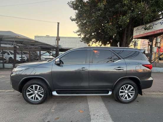 TOYOTA-HILUX SW4-2.8 SRX 4X4 16V TURBO INTERCOOLER DIESEL 4P AUTOMÁTICO TOYOTA-HILUX SW4-2017