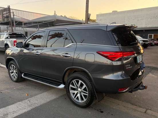 TOYOTA-HILUX SW4-2017