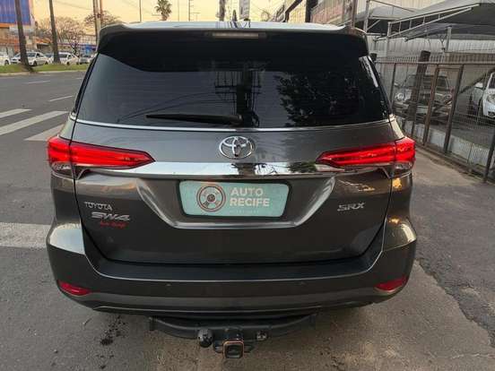 TOYOTA-HILUX SW4-2017