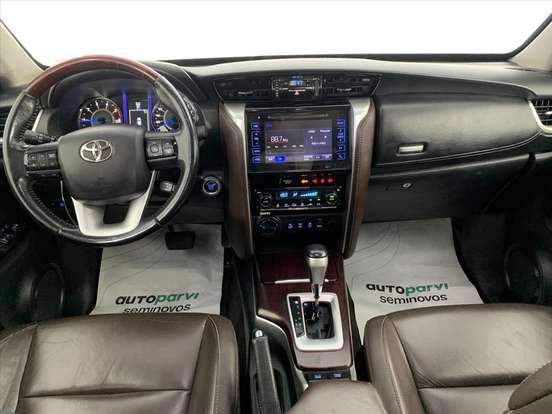 TOYOTA-HILUX SW4-2017