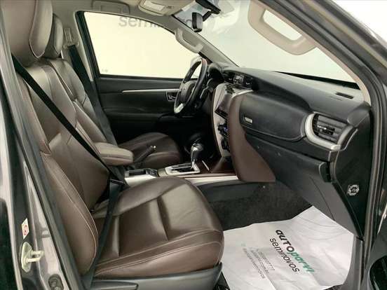 TOYOTA-HILUX SW4-2017