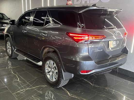 TOYOTA-HILUX SW4-2.8 SRX 4X4 7 LUGARES 16V TURBO INTERCOOLER DIESEL 4P AUTOMÁTICO TOYOTA-HILUX SW4-2016