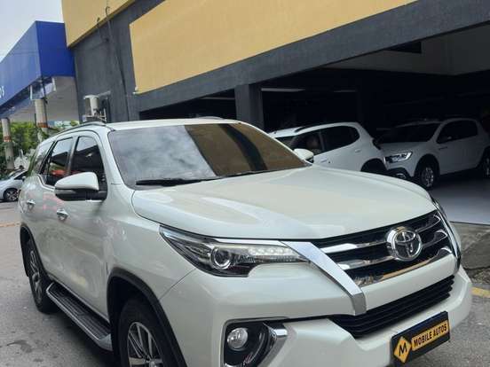 TOYOTA-HILUX SW4-2.8 SRX 4X4 7 LUGARES 16V TURBO INTERCOOLER DIESEL 4P AUTOMÁTICO TOYOTA-HILUX SW4-2016