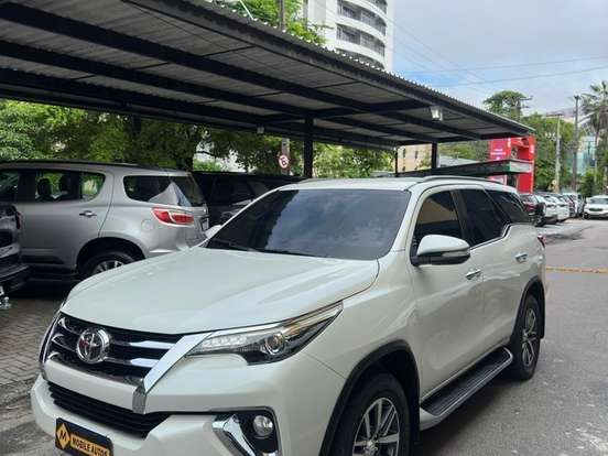 TOYOTA-HILUX SW4-2.8 SRX 4X4 7 LUGARES 16V TURBO INTERCOOLER DIESEL 4P AUTOMÁTICO TOYOTA-HILUX SW4-2016