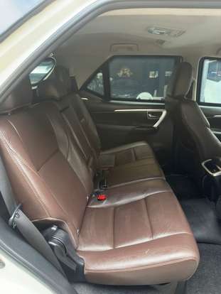 TOYOTA-HILUX SW4-2016