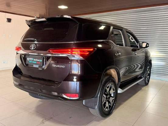 TOYOTA-HILUX SW4-2019