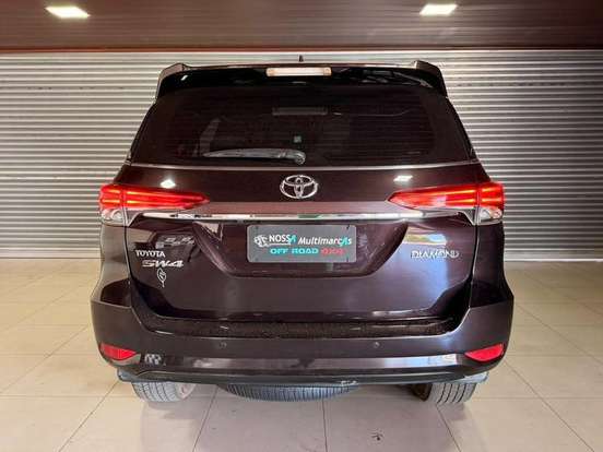 TOYOTA-HILUX SW4-2.8 SRX DIAMOND 4X4 7 LUGARES 16V TURBO INTERCOOLER DIESEL 4P AUTOMÁTICO TOYOTA-HILUX SW4-2019