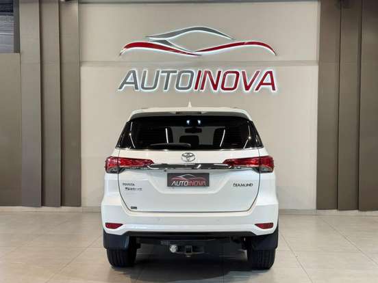 TOYOTA-HILUX SW4-2.8 SRX DIAMOND 4X4 7 LUGARES 16V TURBO INTERCOOLER DIESEL 4P AUTOMÁTICO TOYOTA-HILUX SW4-2018