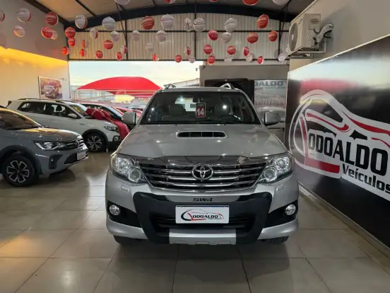 TOYOTA-HILUX SW4-2013