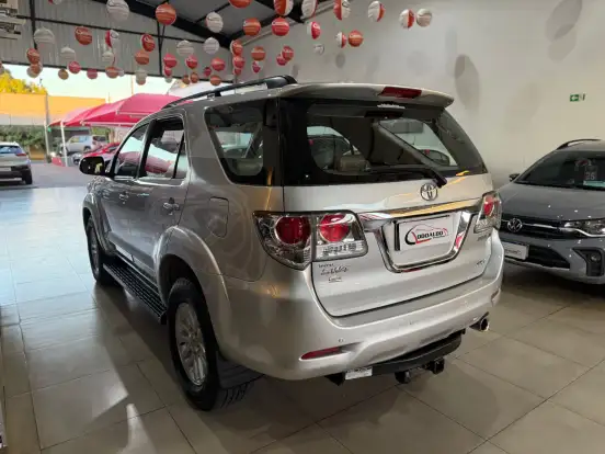TOYOTA-HILUX SW4-2013