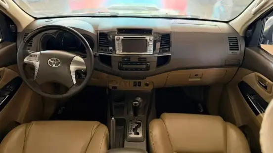 TOYOTA-HILUX SW4-2012