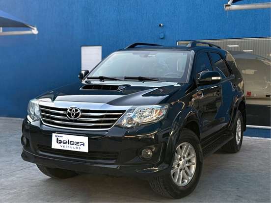 TOYOTA-HILUX SW4-2015